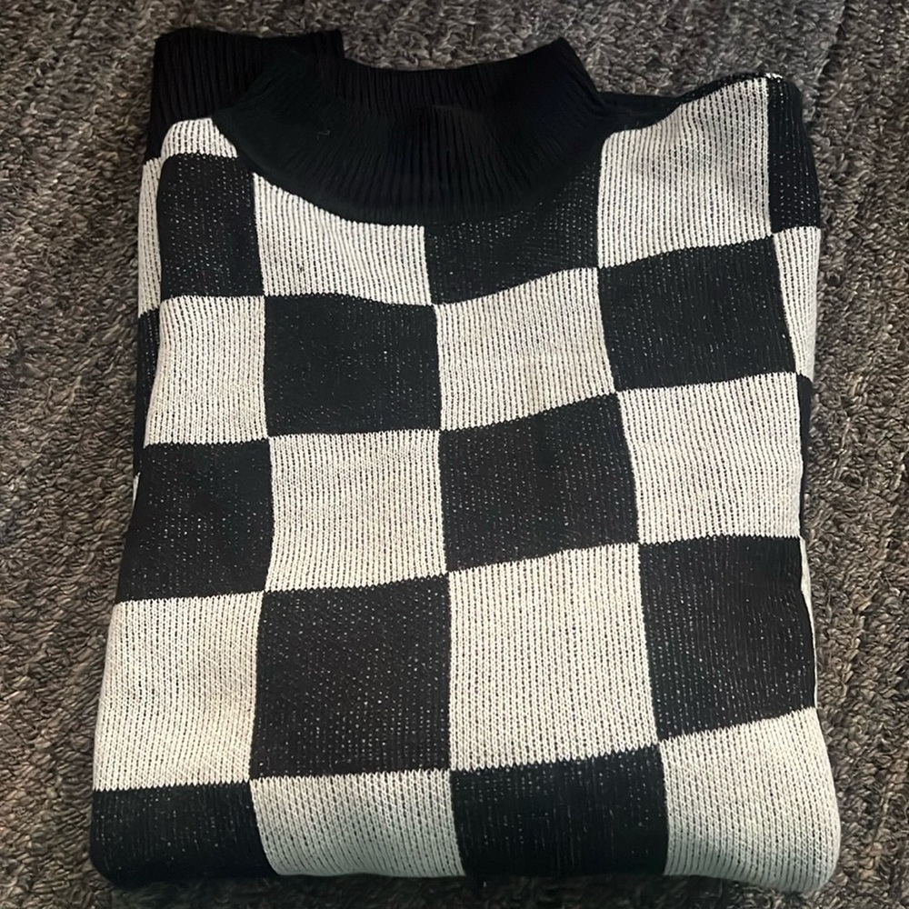 H&M black and white checked sweater